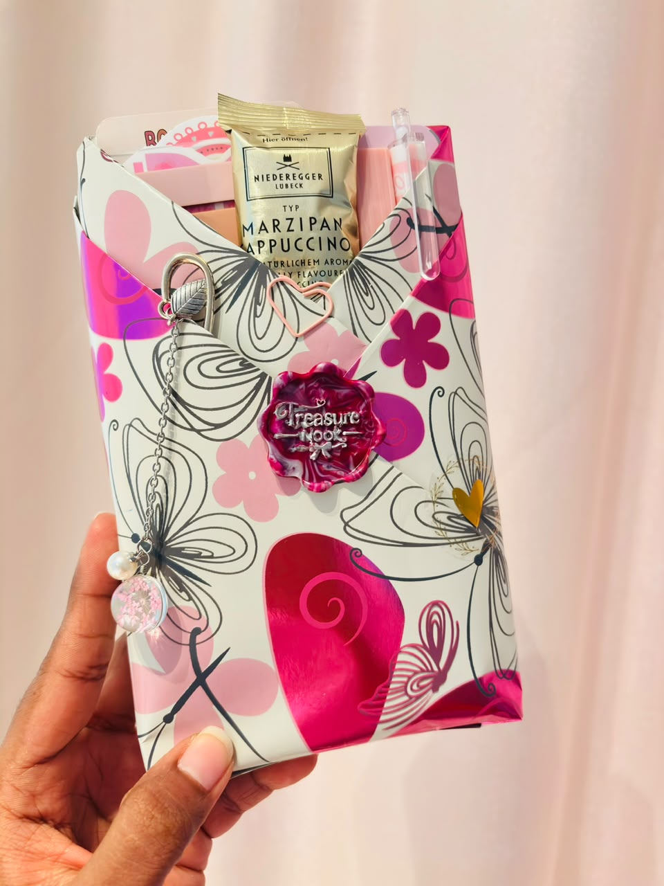 Leaves & Literature Box (Blind date with a book)